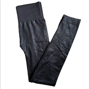 Yarn & Sea Snake Print Leggings